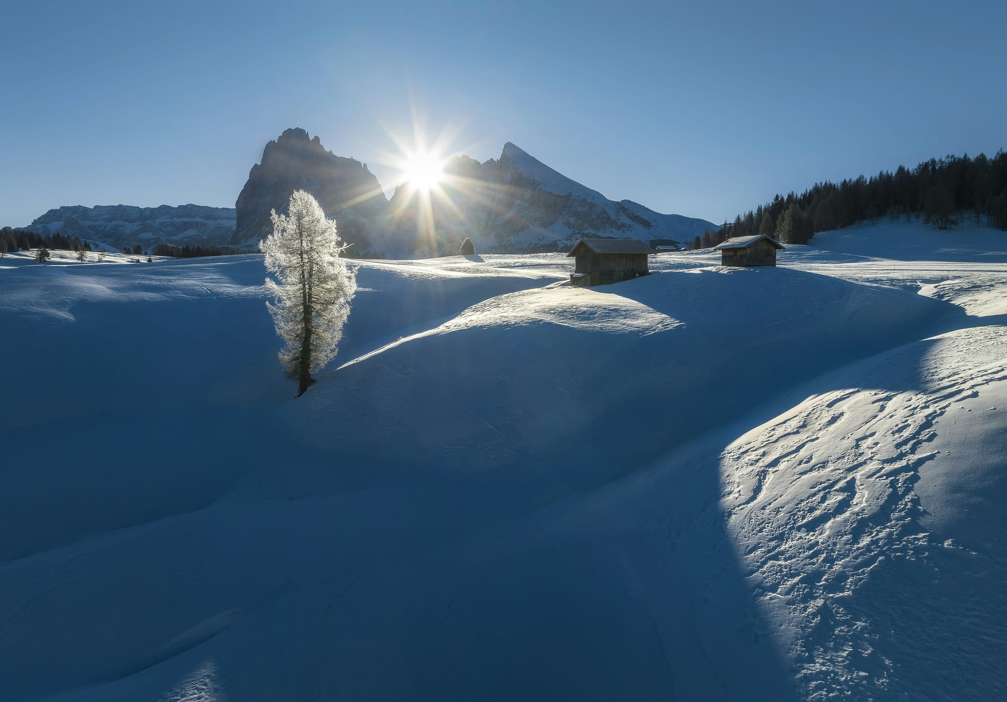 Snow and enchanted landscapes in the Italian winter season.