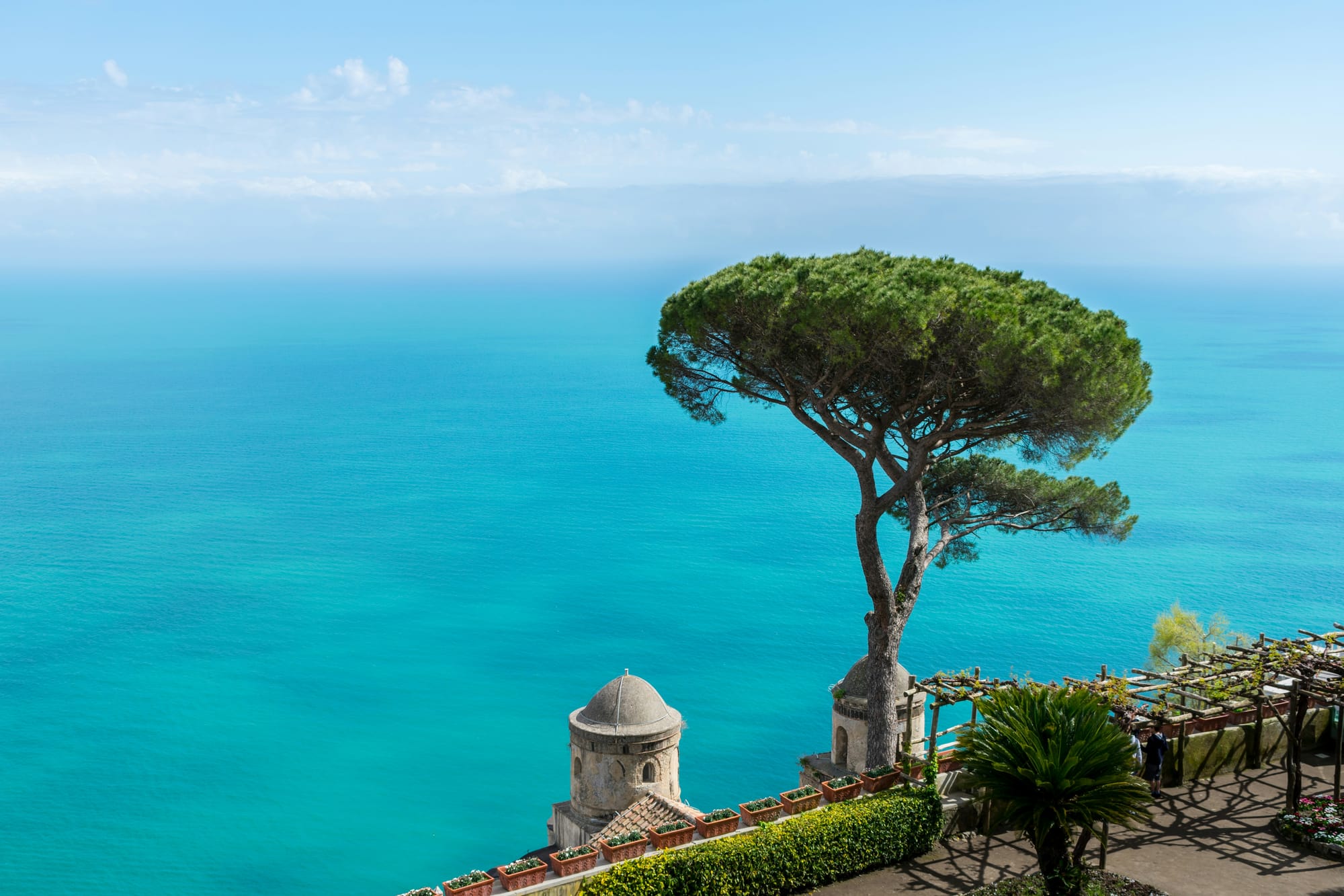 A typical summer day in Italy is characterized by blue sea, sun, and heat.